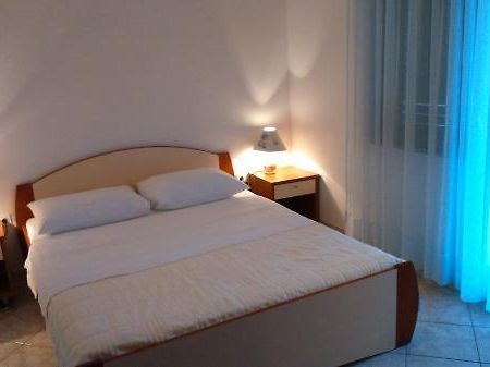 Apartmani Petra Pakoštane Eksteriør bilde
